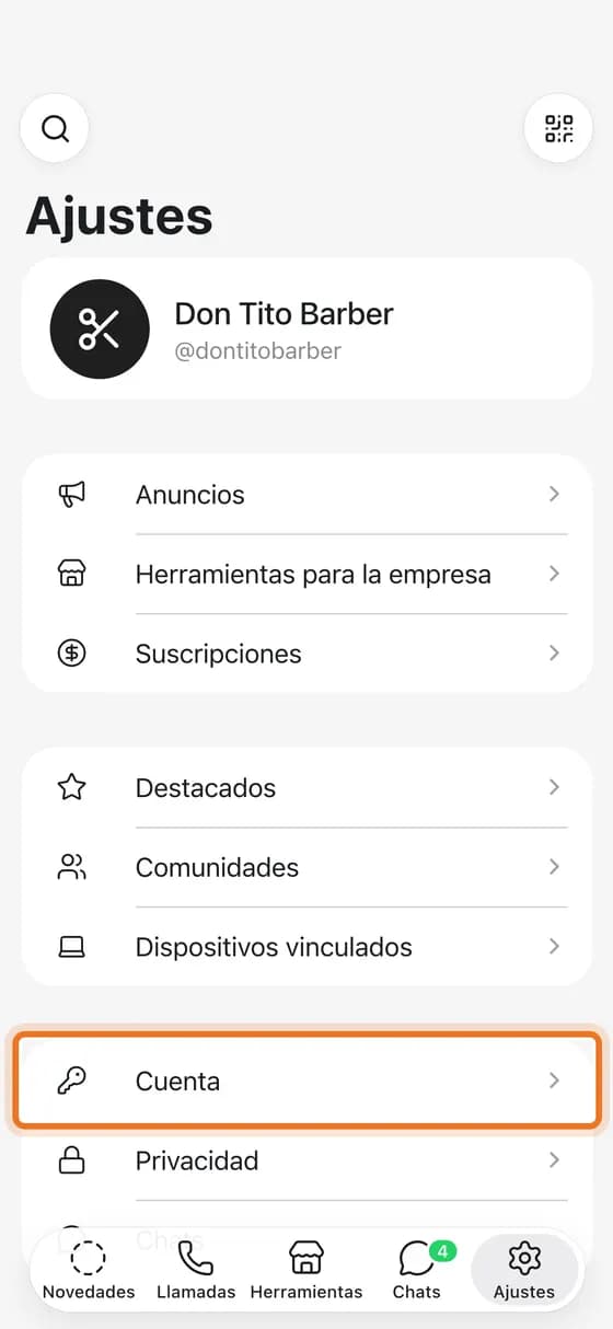 En WhatsApp Business entra a «Ajustes» y toca «Cuenta». En Android, «Ajustes» está en el menú ⋮.