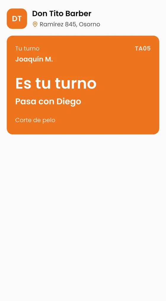 Cuando le toca, la página muestra «Es tu turno · Pasa con…», con sonido.